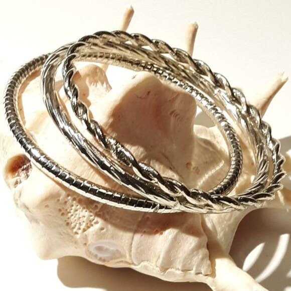 Silvertone-Bangle-Set-3-Lot-Textured-Braclet - Picture 3 of 3